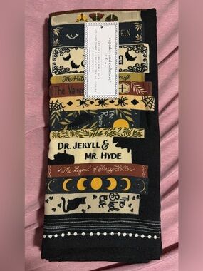 ✨NWT✨ Cupcakes & cashmere: Set of 2 Kitchen Towels